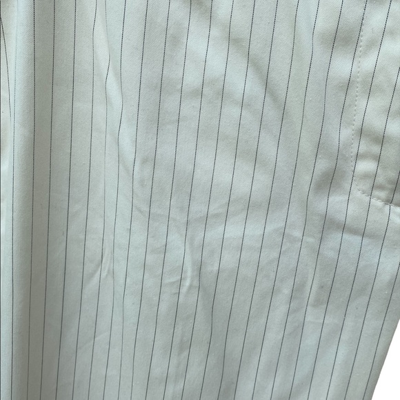 NWT capris size 8. - Picture 4 of 6